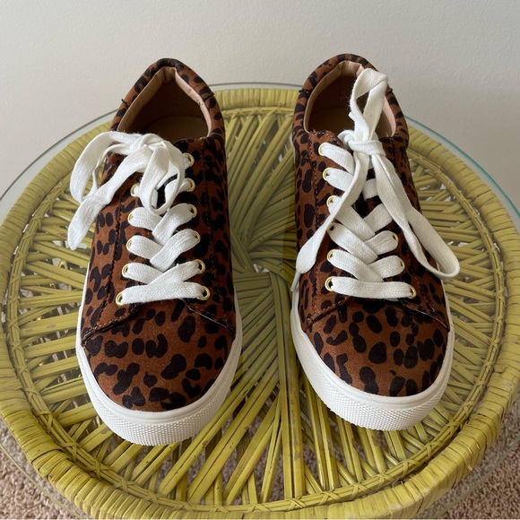 Loft Leopard Print Lace Up Sneaker size 7 - Picture 3 of 8